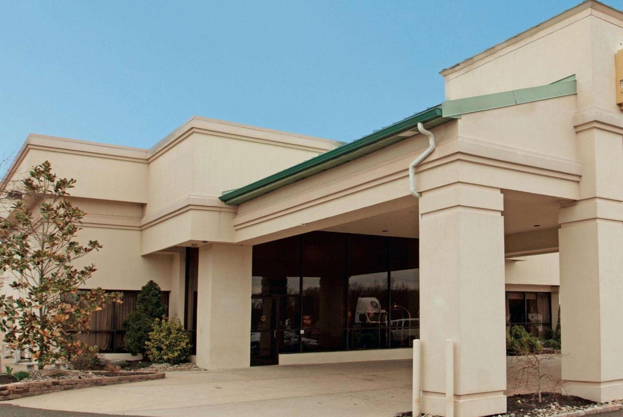 Ramada Inn By Wyndham Fairfield Nj Extérieur photo
